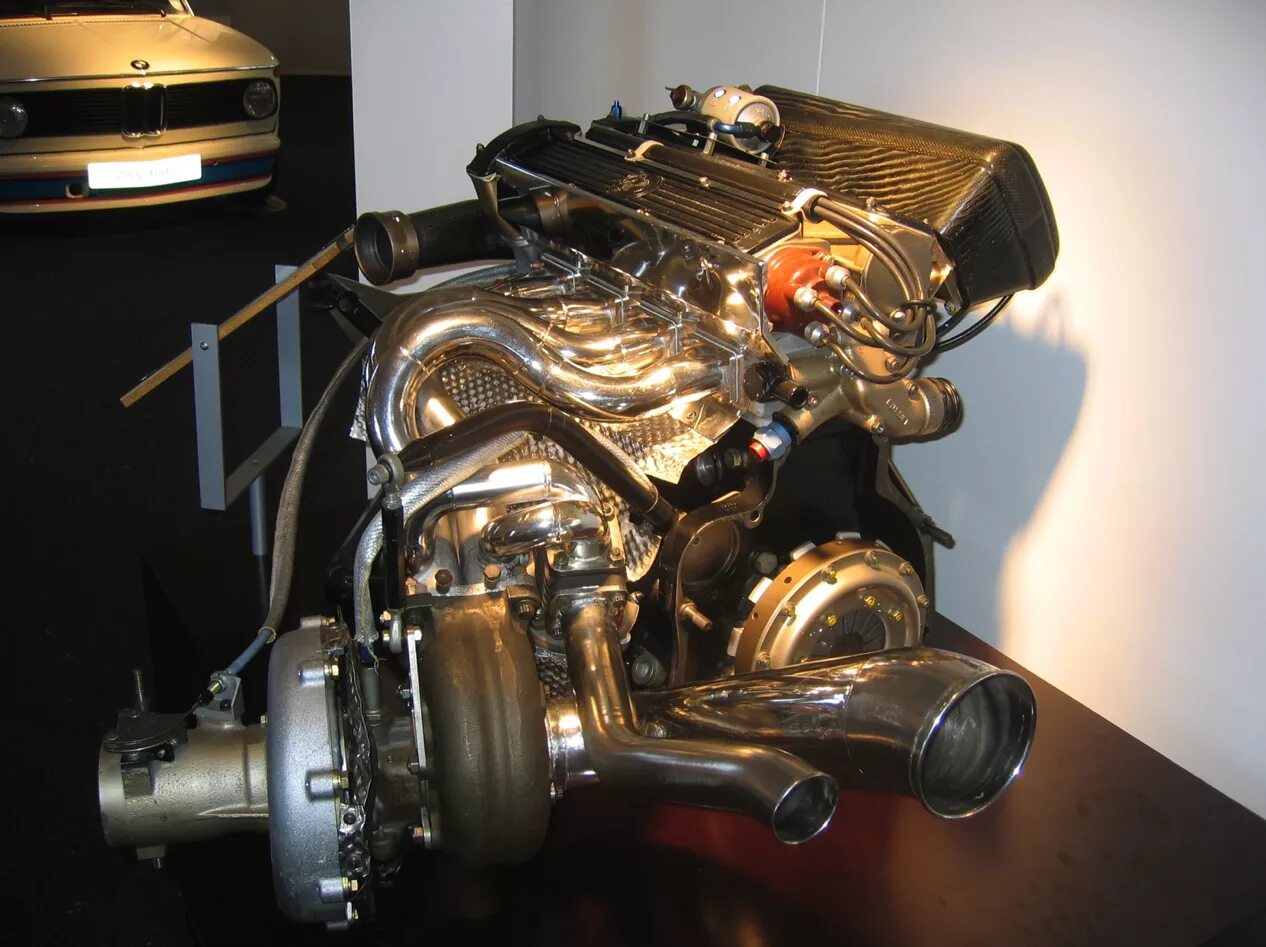 Различие между двигателями. BMW m12/13 Turbo. Мотор БМВ м12/13. BMW m12 engine. BMW Turbo f1.