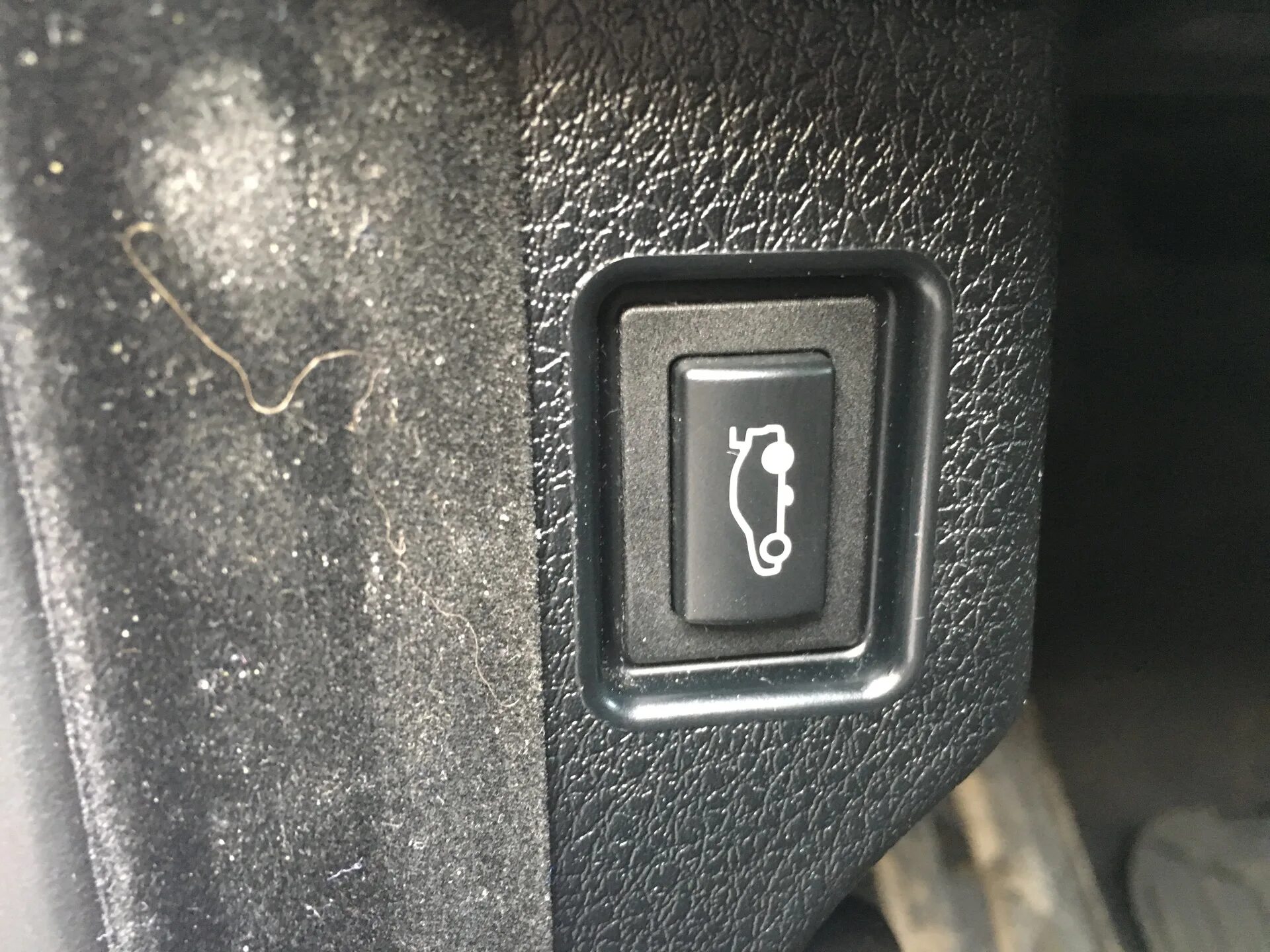 BMW f10 кнопка открывания багажника. BMW х5 кнопка бензобака. Кнопка открытия багажника БМВ 3. BMW f10 кнопка открытия бензобака.