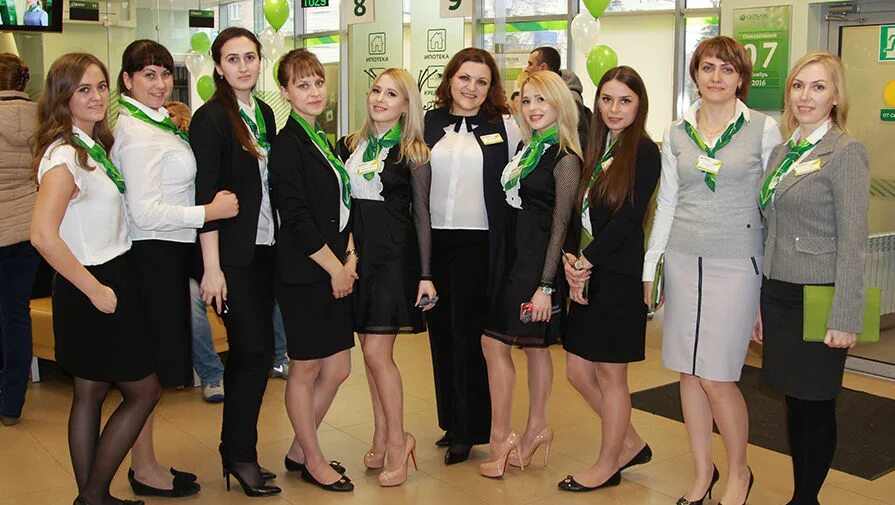 Униформа сбербанка. Сотрудники банка провели. Сотрудница банка. Сотрудник банка. Сотрудники банка провели.