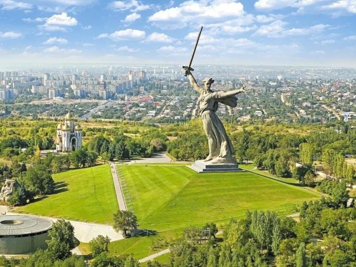 Красивые места родины. Мамаев Курган Волгоград. Мамаев Курган Родина мать. Памятник Родина-мать на Мамаевом Кургане. Родина мать зовёт Мамаев Курган Волгоград.