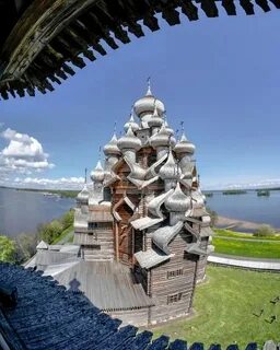 Церкви и колокольня на острове кижи