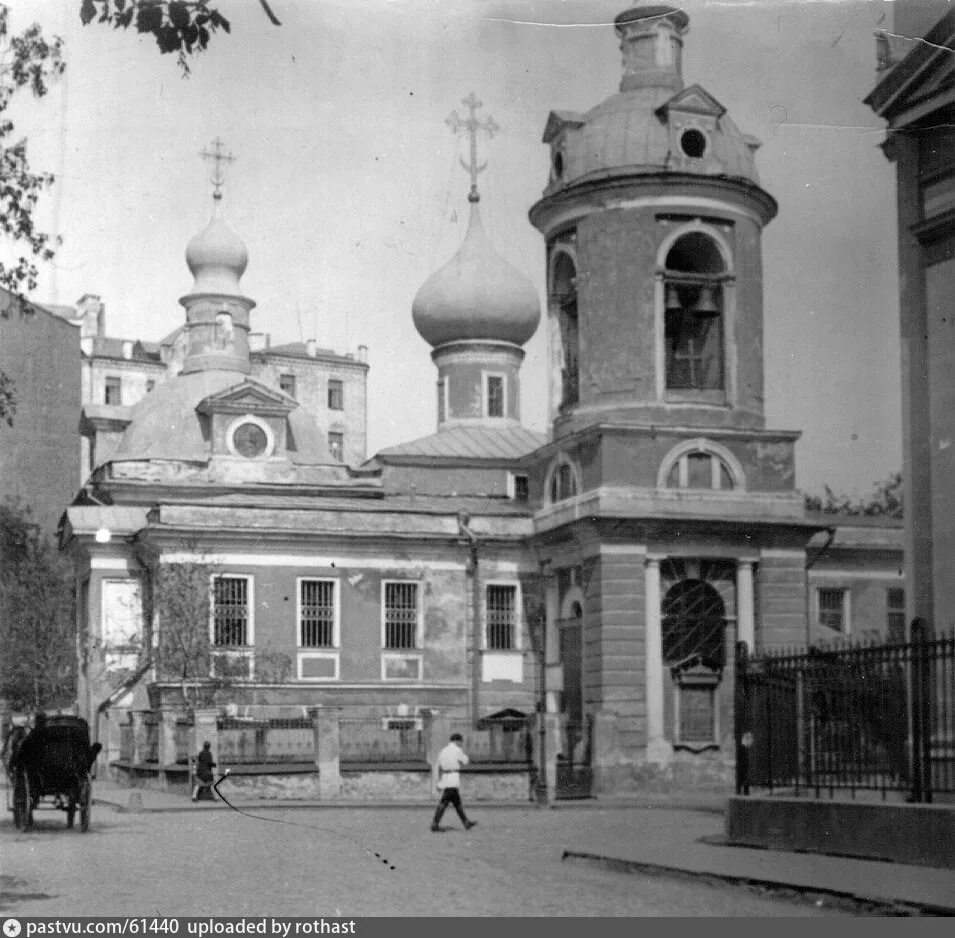 Подозерье киров. Храм архангела михаила на овчинниковской набережной. Церковь 1917 в россии большевики. Церковь 1920 1930. Ильинская церковь углич.