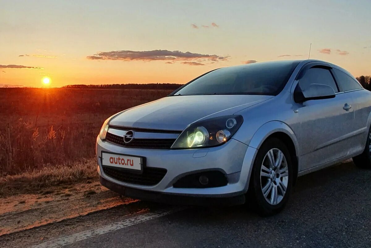 Купить опель смоленск. Opel Astra GTC 2010. Opel Astra h 2010.