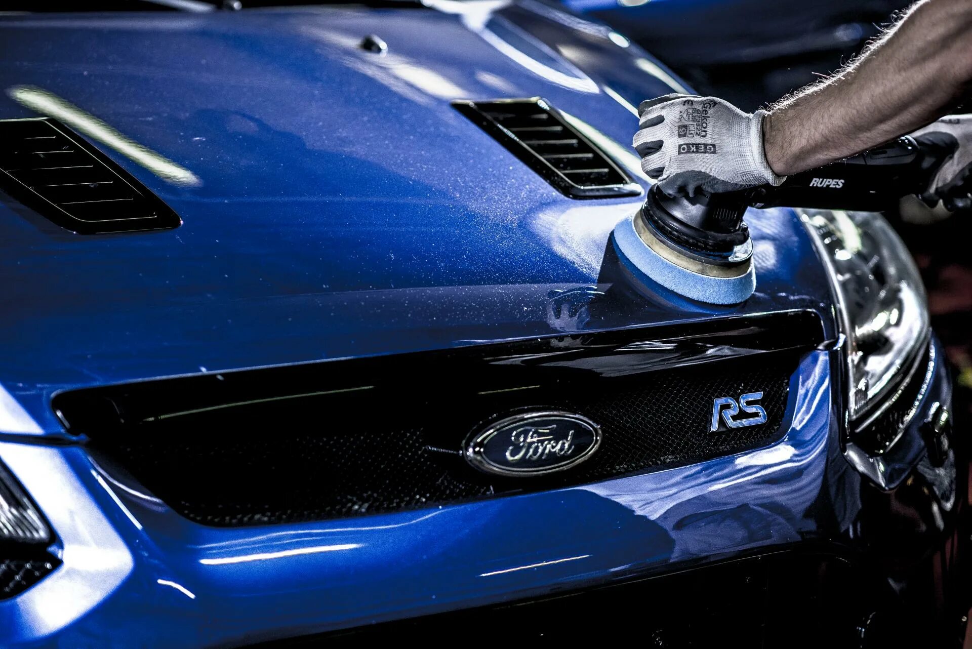 Полировка кузова автомобиля 3м. Полировка авто. полировка кузова автомобиля. полировка авто на синем фоне. полировка авто обои.