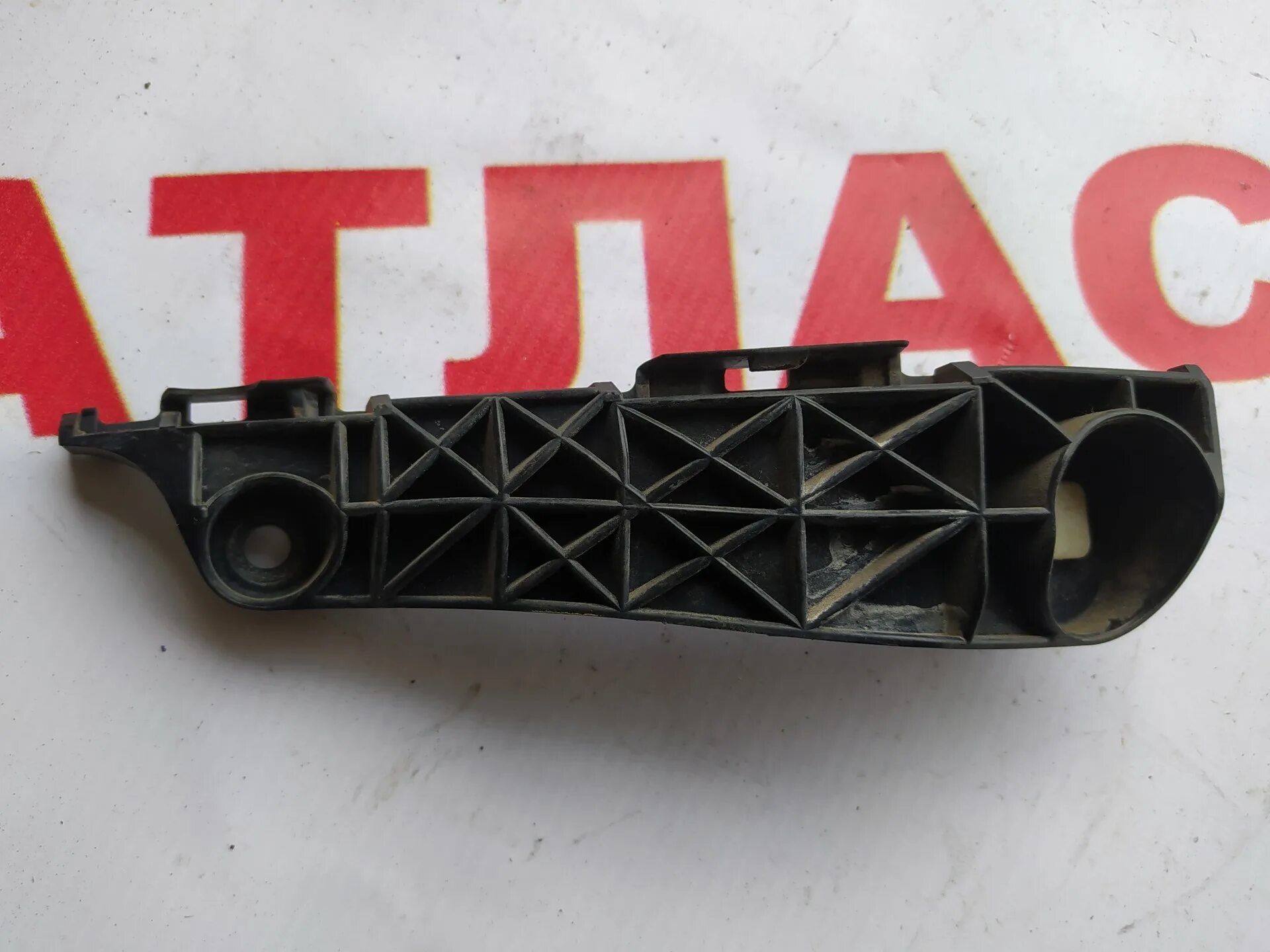 Крепление бампера тойота рав 4. Крепление бампера rav4 xa30. Крепление бампера тойота рав 4. Кронштейн бампера тойота рав-4 2009. Крепеж бампера с подкрылко тойота рав4 2007.