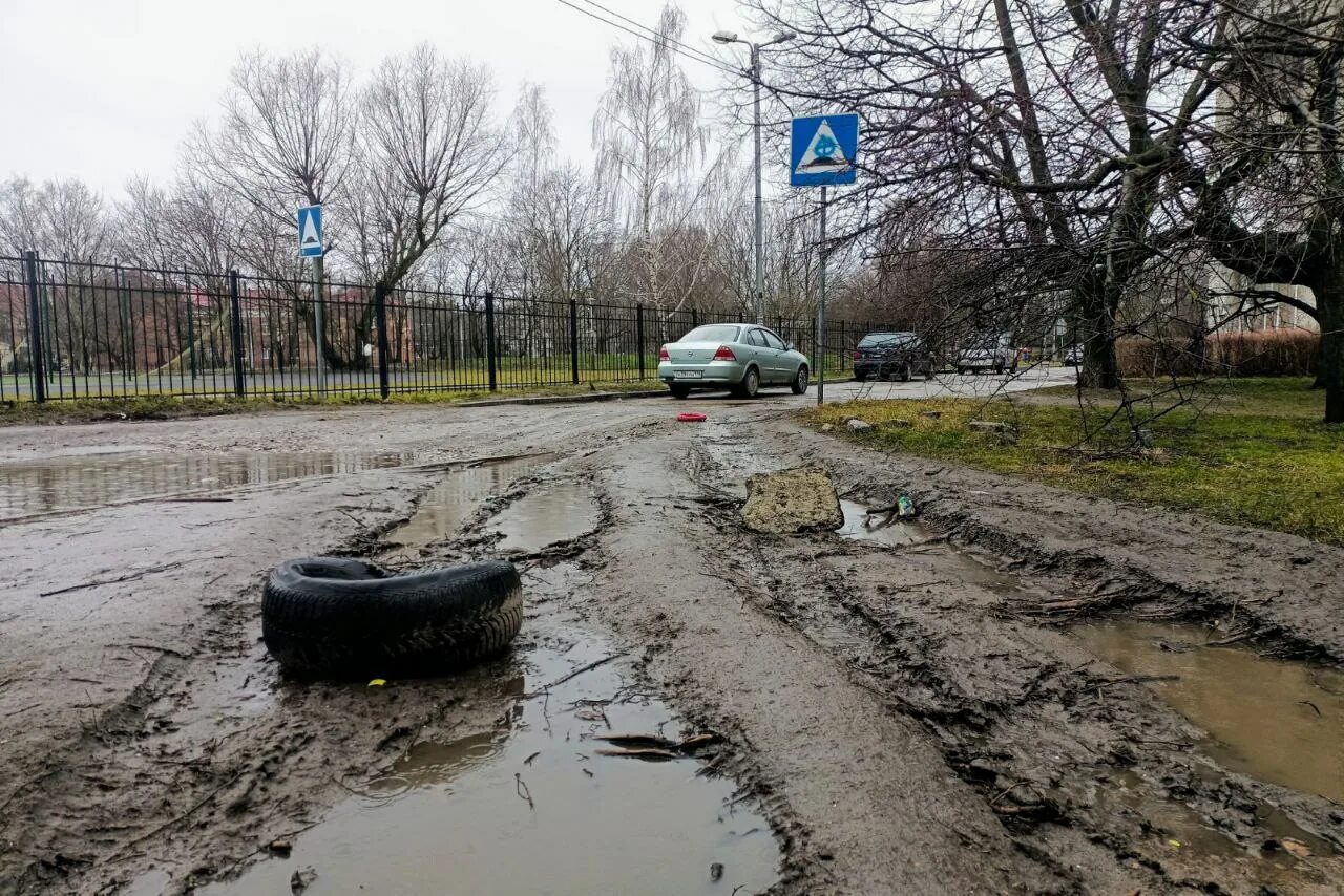 Грязных улиц текст. Грязь на улице. Грязные дороги. Город грязи. Разбитые дороги.