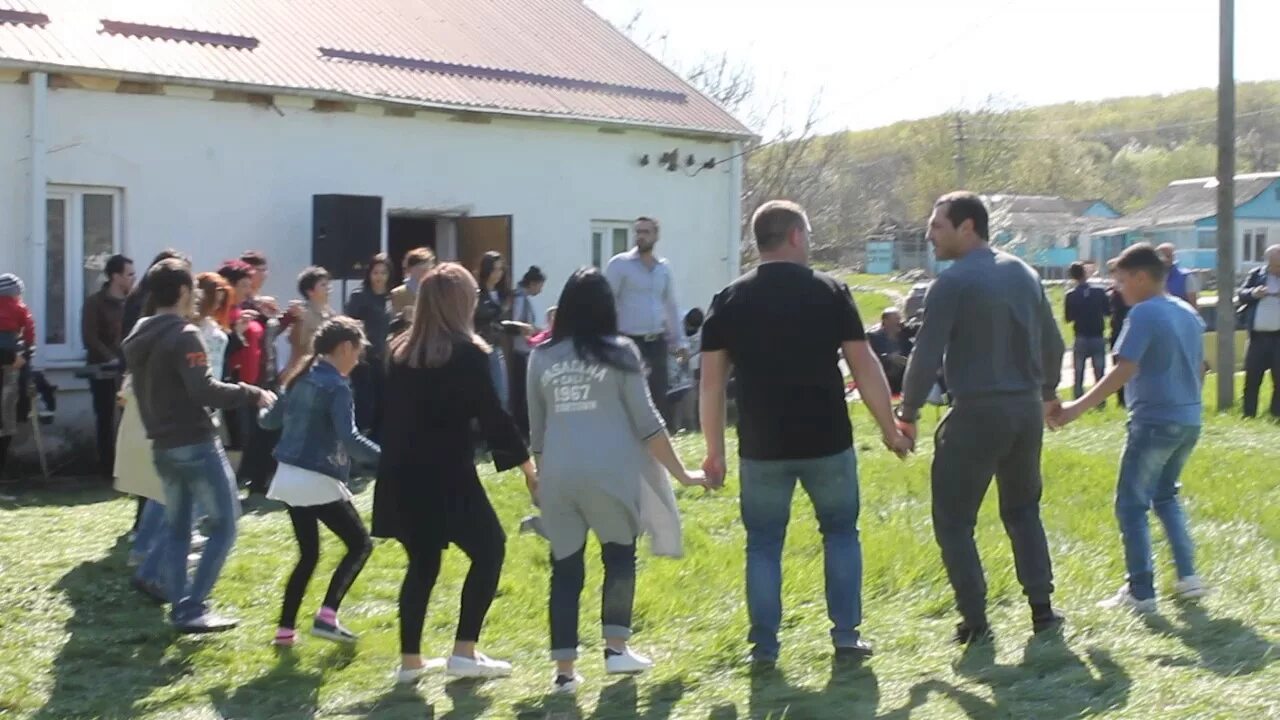 Новокрымская школа электронный. Поселок Новокрымское. Крымский район, Хутор Новокрымский. Новокрымская школа 2002 год. Село Новокрымское Крымский район праздник фода.