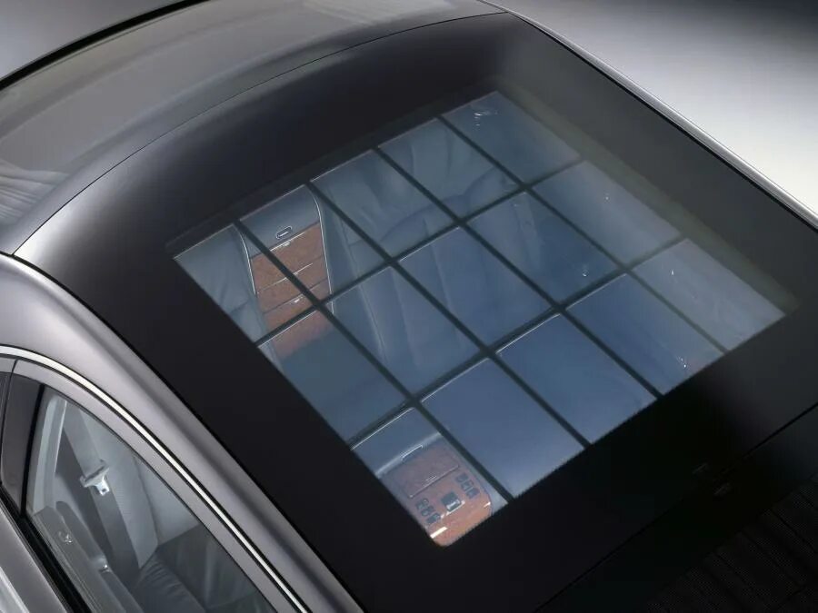 Maybach 62 landaulet. Майбах стекло. Maybach 57s 2006. Майбах стекло. Майбах 62 крыша.