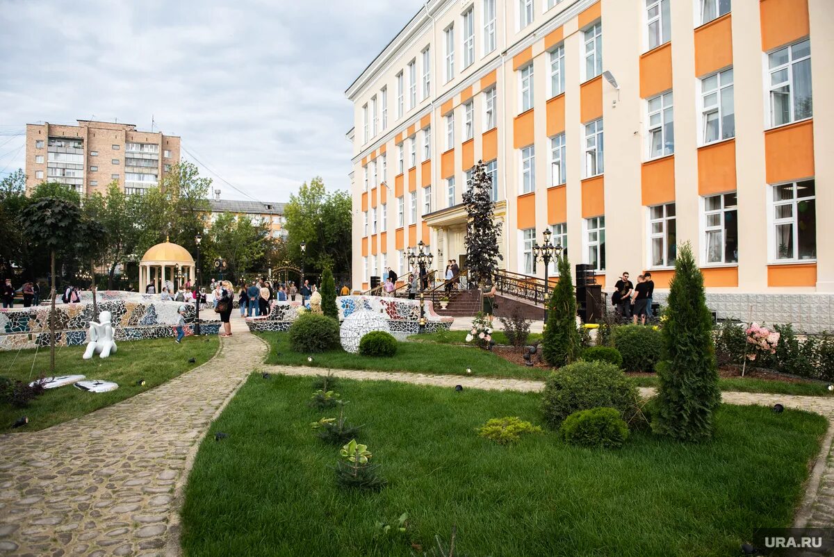 Школа 106 екатеринбург. Школа 106 екатеринбург симановский. 106 школа екатеринбург вторчермет. Школа 106 екатеринбург симановский. Школа 106 екатеринбург симановский.