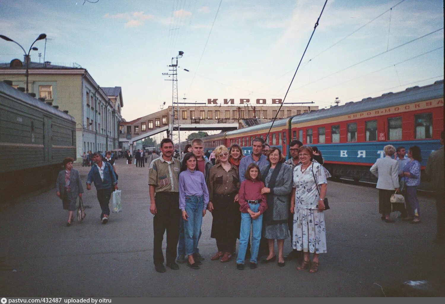 Вокзал Киров 1970. Киров СССР вокзал. Киров 1990 ЖД вокзал. Екатеринбург 90е вокзал. Киров 1990