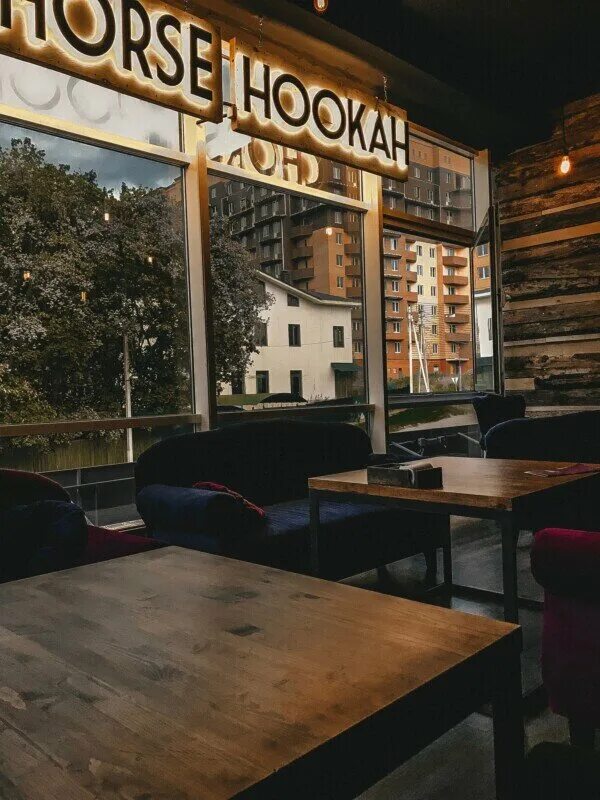 Бар зал в москве. Chorse lounge логотип. Лаундж зал байкал свадьба. Лаунж кофейня. Бомонд лаунж москва.