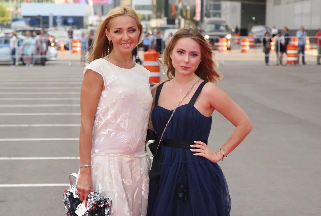 саша жулина дочь татьяны навки. старшая дочь навки. александр жулин и навка. александра жулина дочь навки фото. татьяна навка старшая дочь.