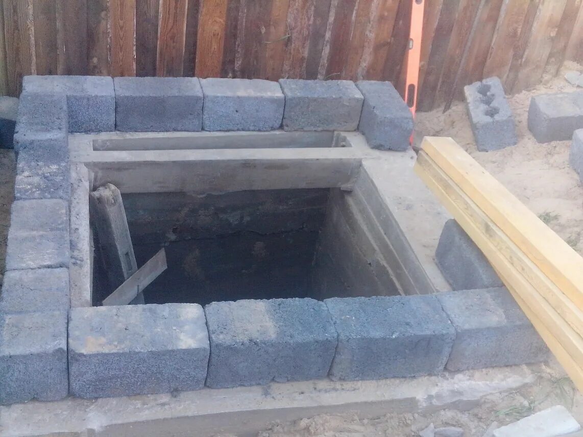 Газоблок туалет. Фундаментные блоки для дачного туалета. туалет из шлакоблока на даче. фундамент для дачного туалета. туалет из пеноблоков на даче.