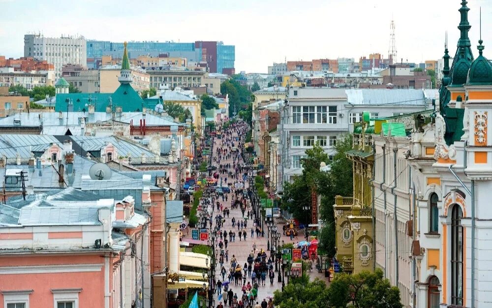 Покровская улица Нижний Новгород. Большая Покровская улица в Нижнем Новгороде. Покровка Нижний Новгород с высоты. Нижний Новгород большая Покровка летом. Нижний новгород работа нижегородская область