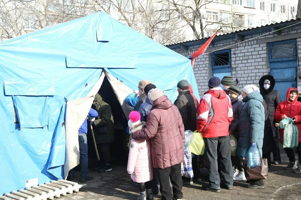 Волонтеры молодая гвардия Мариуполь. Волонтерская рота. Полевая кухня МВС. Волонтеры в мариуполе