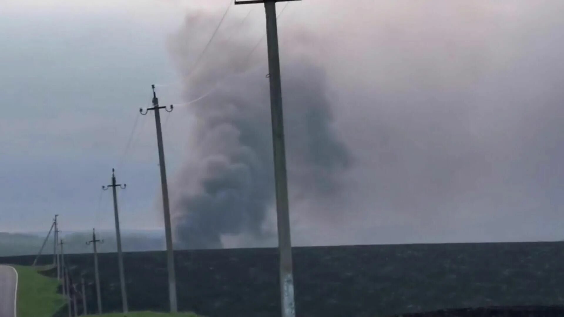 В Белгороде горит склад боеприпасов. Подорвали склад боеприпасов в Белгороде. Беспилотник над Воронежем. Тип БПЛА сбитый над Воронежем. А 50 сбит над краснодарским краем