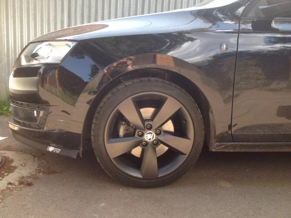 Шкода рапид на 17 дисках. Диски рапид 18. Диски рапид 18. Диски рапид r18. Диски рапид 18.