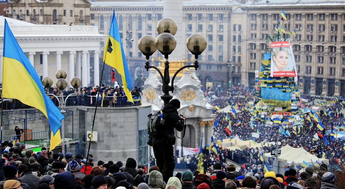 Майдан. Флаг Украины Майдан. Украинки на Майдане. Мельник украина майдан