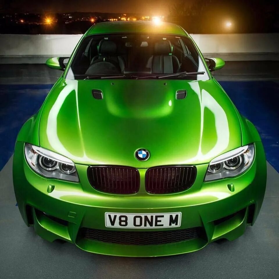 Bmw e63 green. Додж чарджер ярко зелёный. Xr6. Что обозначает зеленая машина. Bmw e92 green.