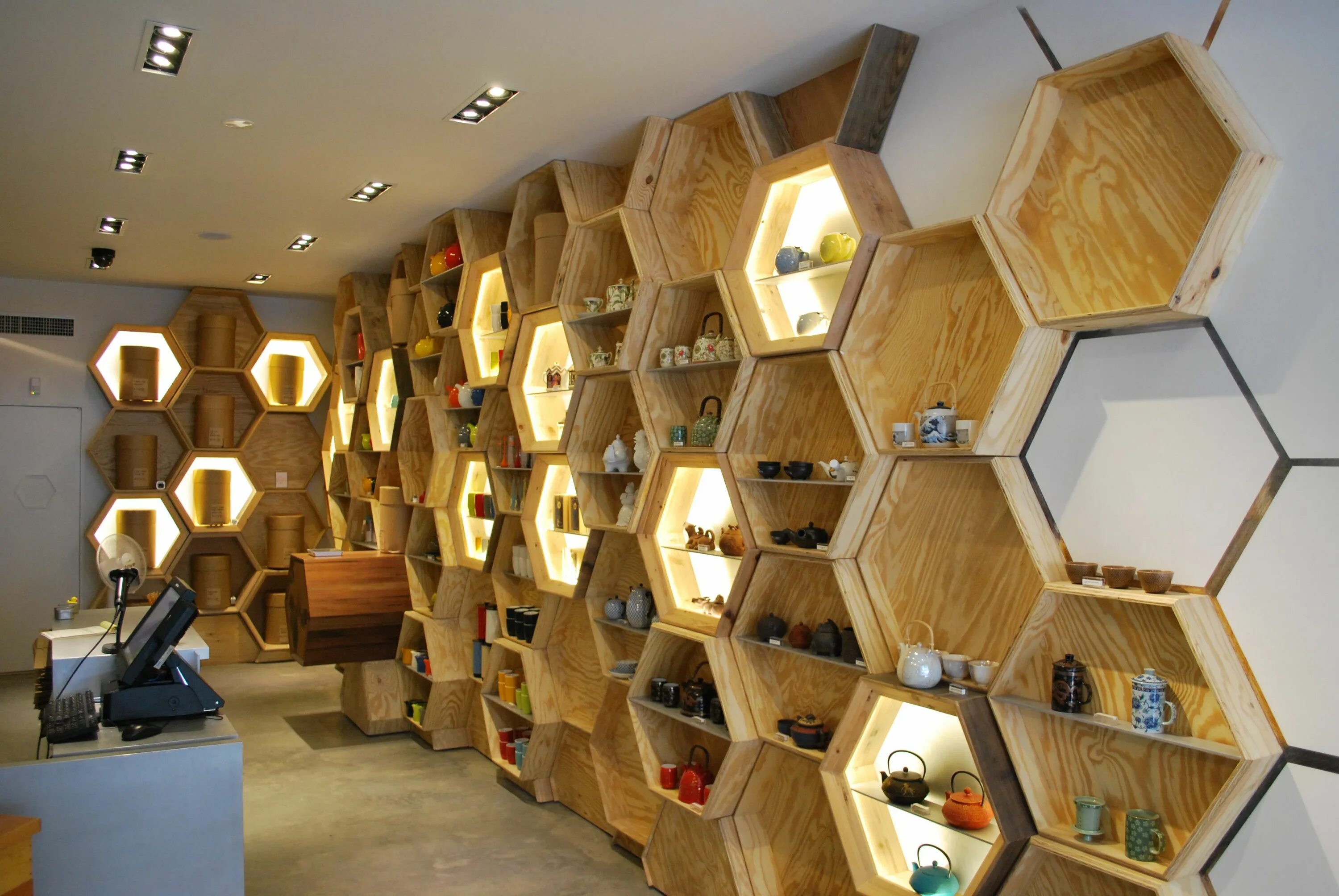 Genius Company Installs Beehives In Your Living Room, And Here’s How It Works Be