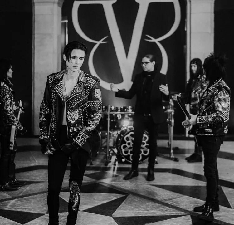 Wake up black. Wake up black. Wake up black. Wake up black veil история. Black veil brides vale.