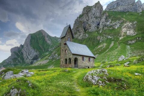 Каменный дом в горах