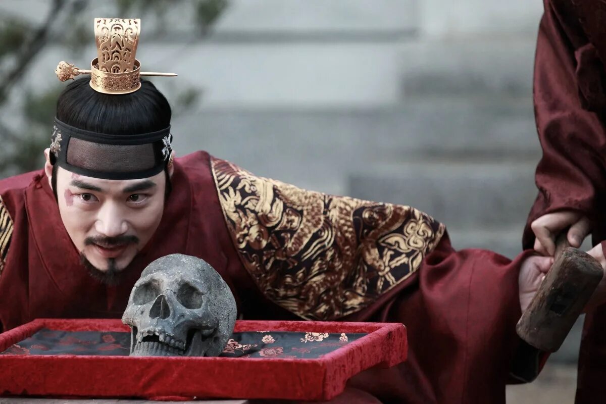 Вероломный слуга дорама. Вероломный слуга коварство. Король вероломный слуга дорама. Вероломный слуга коварство дорама 2015. Фильм коварство корея 2015.