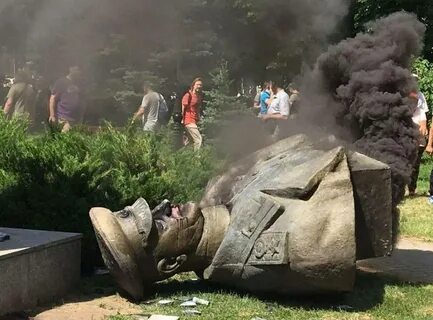 Уничтожили памятник