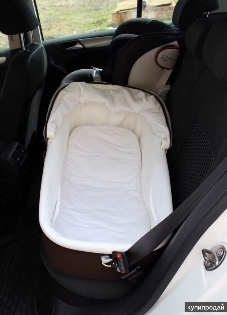 Как закрепить люльку от коляски в машине. Peg perego коляска 20043. peg perego автолюлька крепление. коляска peg perego автокресло. peg perego culla auto в машине.