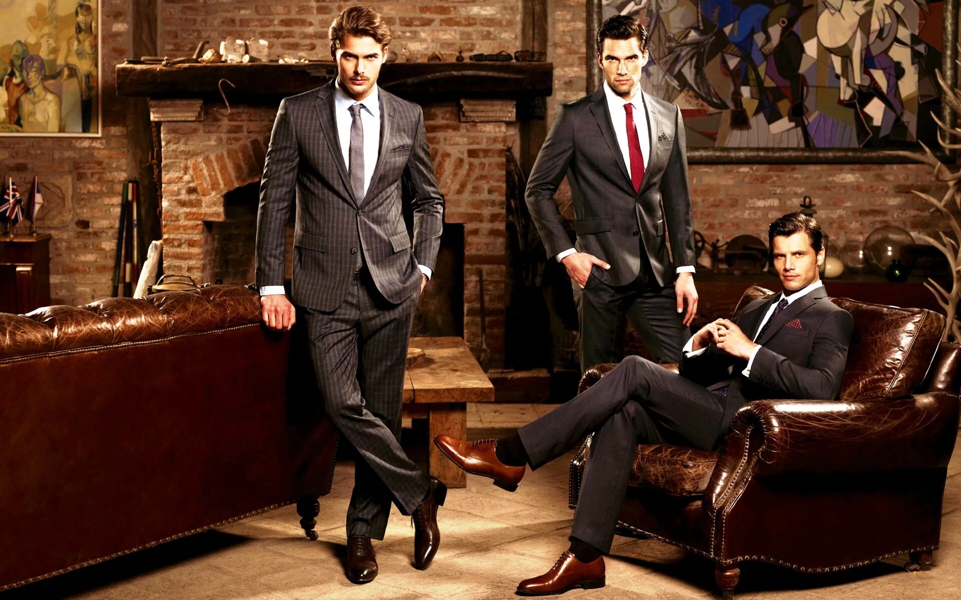 Деловой стиль мужской. Три мужчины. Три мужчины в костюмах. Несколько мужчин в костюмах.