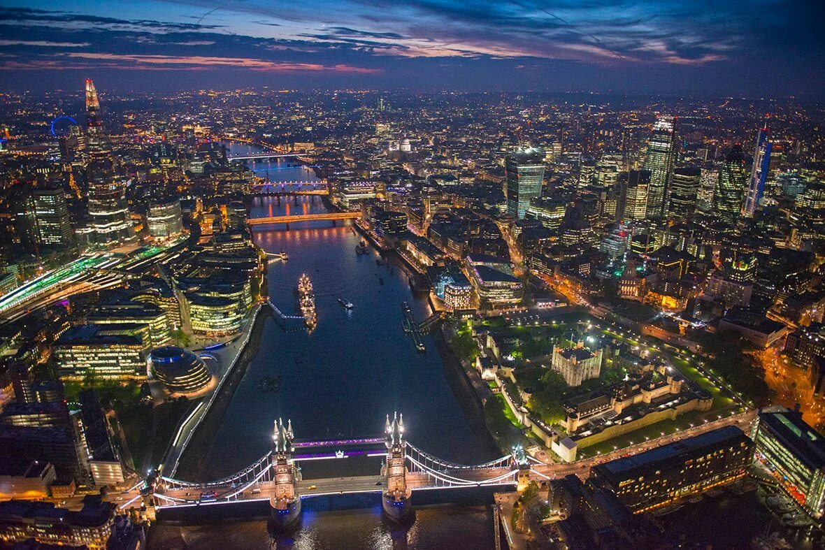Over view. Лондон Сити Темза. Лондон с высоты птичьего полета. Тауэрский мост с высоты птичьего полета. Лондон Темза Тауэр с высоты птичьего полёта.