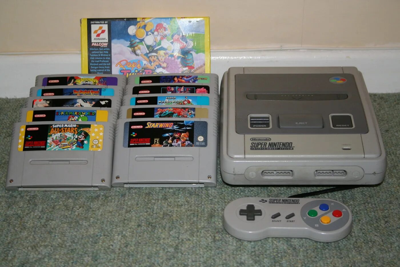 Nintendo купить приставку. Приставка супер Нинтендо 32 бит. Приставка Нинтендо 16 бит. Приставка super Nintendo 1989. Приставка Нинтендо 1994.