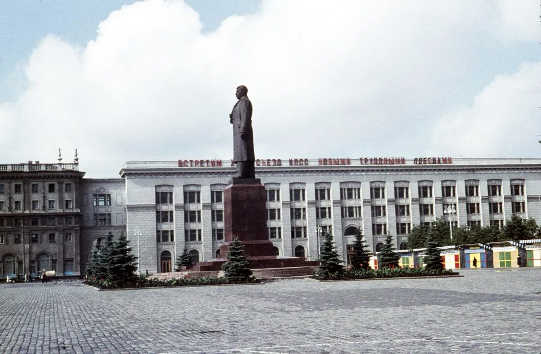 Центр 1961 года. Памятник сталину (минск). памятник сталина в минске. октябрьская площадь минск. минск 1961 площадь ленина.