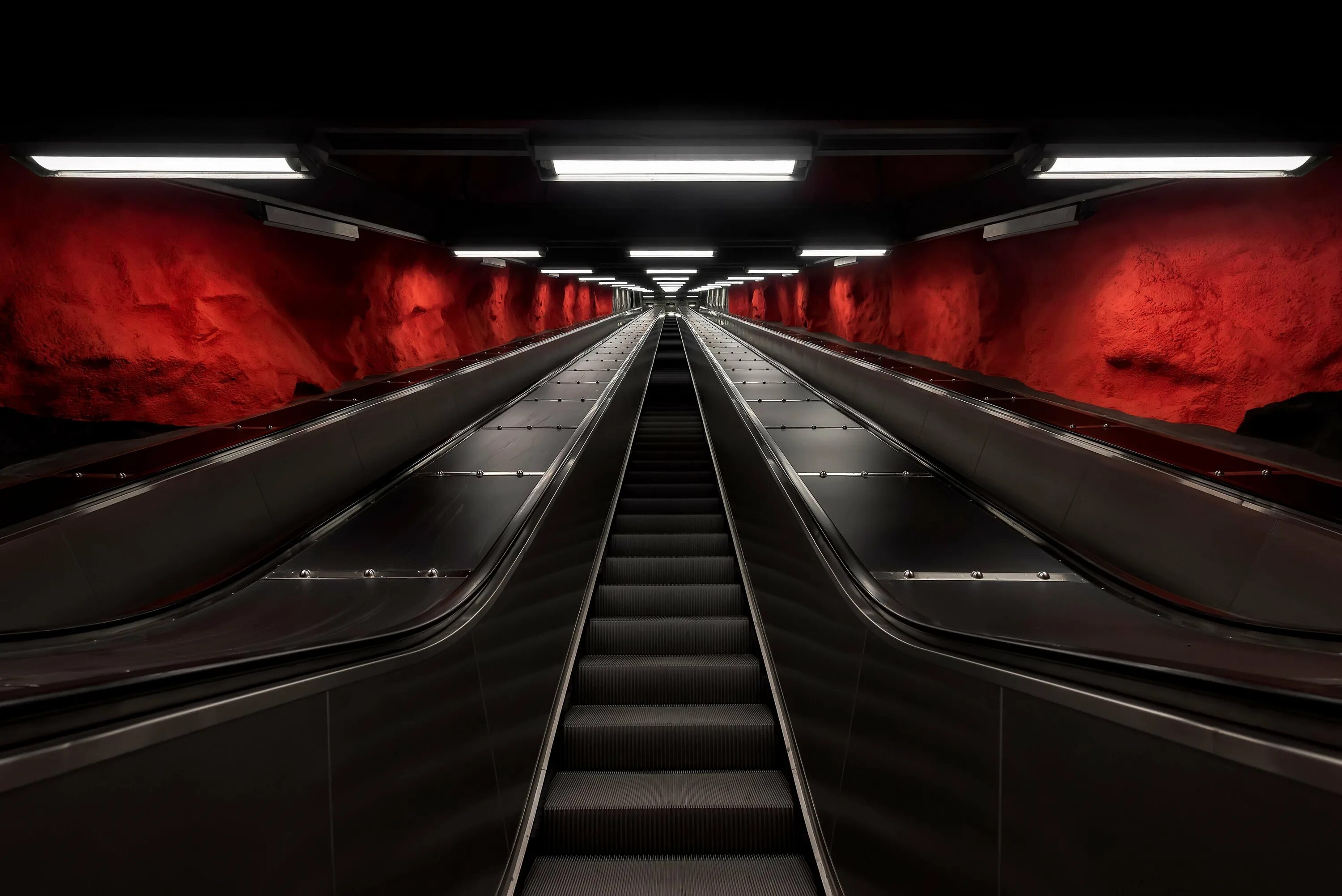 Топ красивых метро. Solna станция метро. сольна сентрум станция метро. станция “сольна-сентрум” в стокгольме эдем в аду. странные станции метро.
