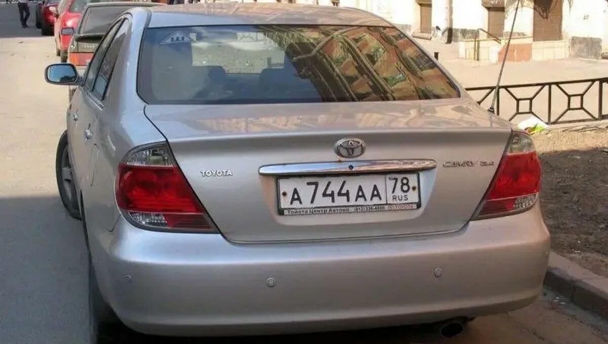В России запретят автомобильные номера без триколора. По словам Александра Хиншт