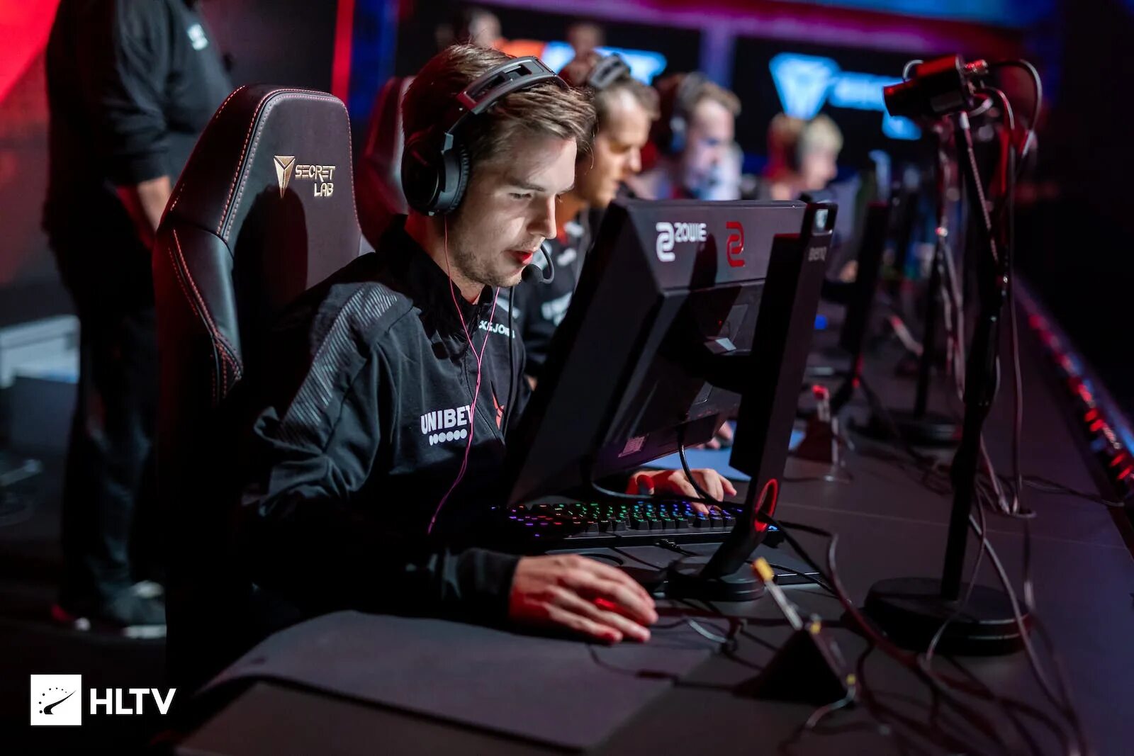 Ли девайс. Starladder major berlin 2019 девайс. киберспорт астралис. кибер арена кс 1.6. мажор кс го турнир.