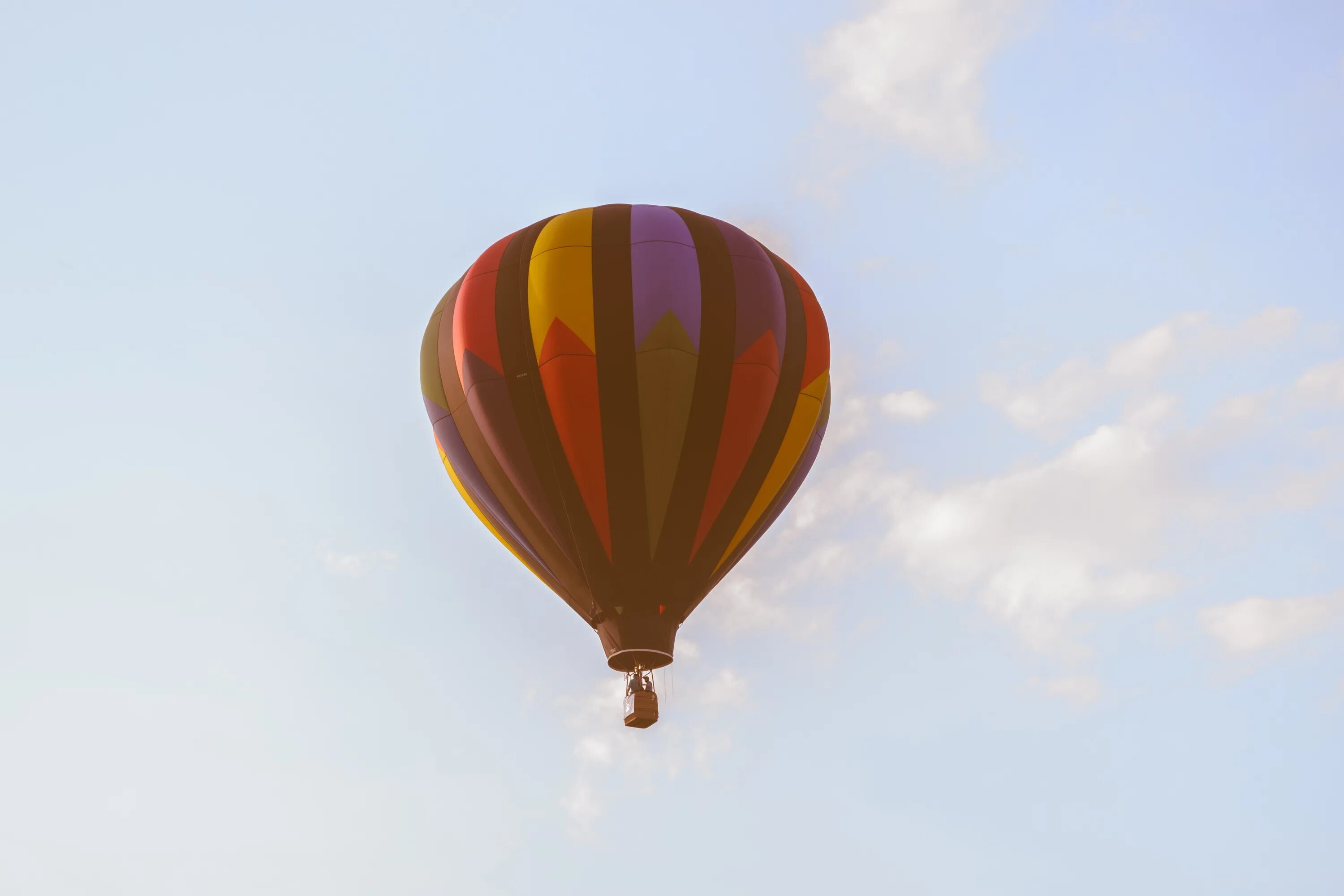 Balloon fly. Воздушный шар. Воздушные шары в небе. Большой воздушный шар. Воздушные шары летательные.