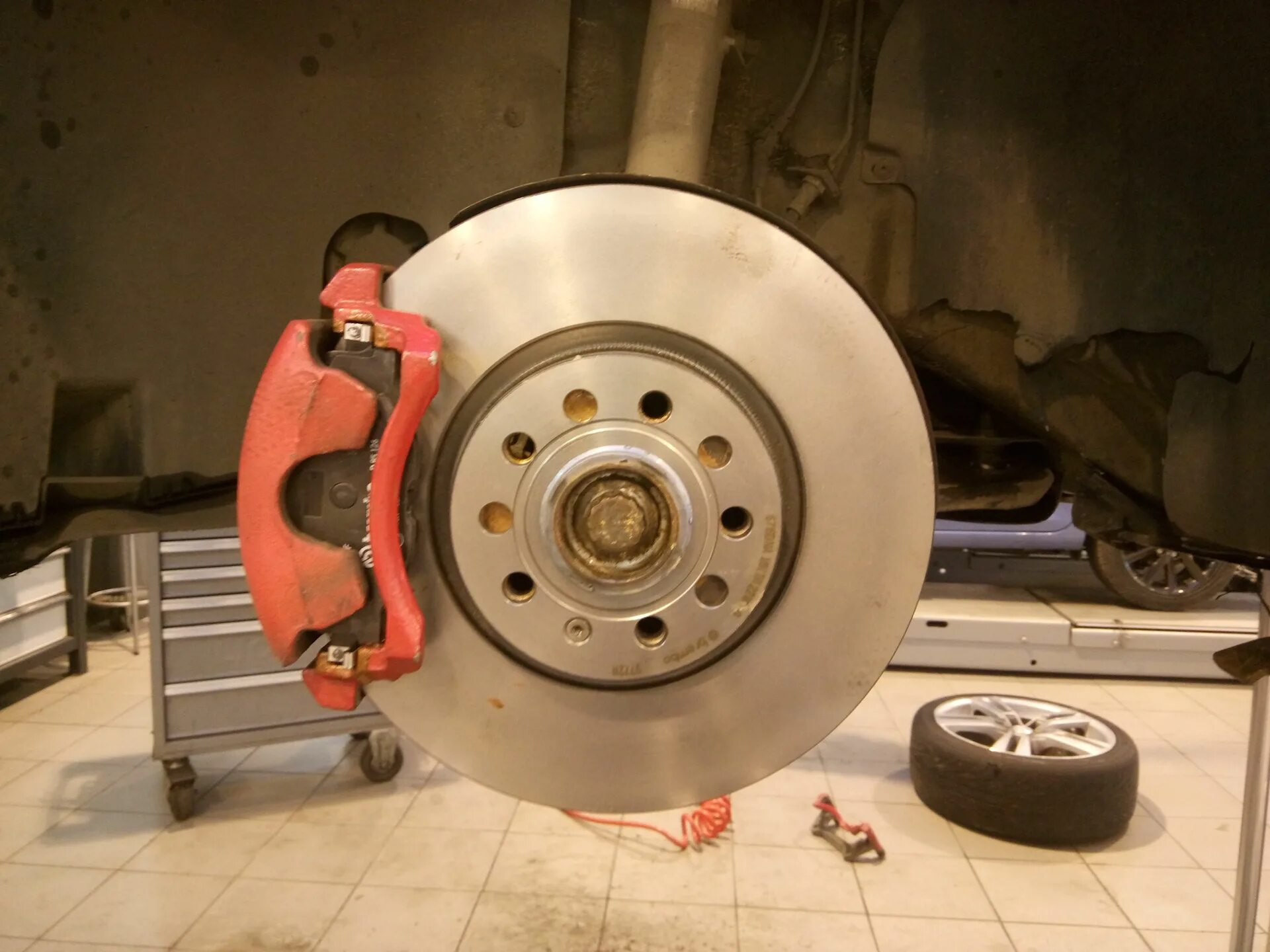 Вентилируемые тормозные диски honda stpwagon. Перфорированный диск тормозной хонда цивик 4д. Тормозной диск шкода рапид. 324мм диски тормозные. Тормозные диски и колодки.