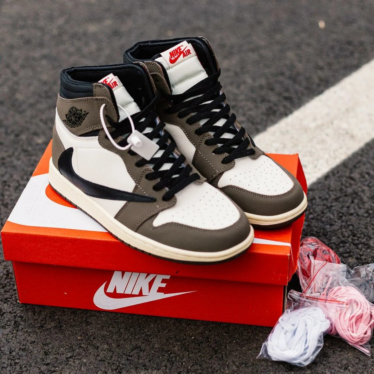 Кроссовки nike air jordan 1 travis scott. Nike Air Jordan 1 x Travis Scott. Nike Air Jordan 1 Retro x Travis Scott. Nike Air Jordan 1 Retro High. Nike Air Jordan 1 High.