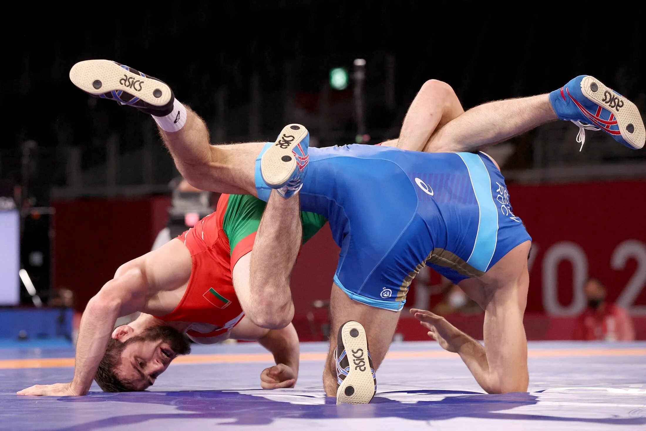 Советский спортсмен борец чемпион. Заурбек Сидаков борьба. Заурбек Сидаков Вольная борьба. Заурбек Сидаков Токио.