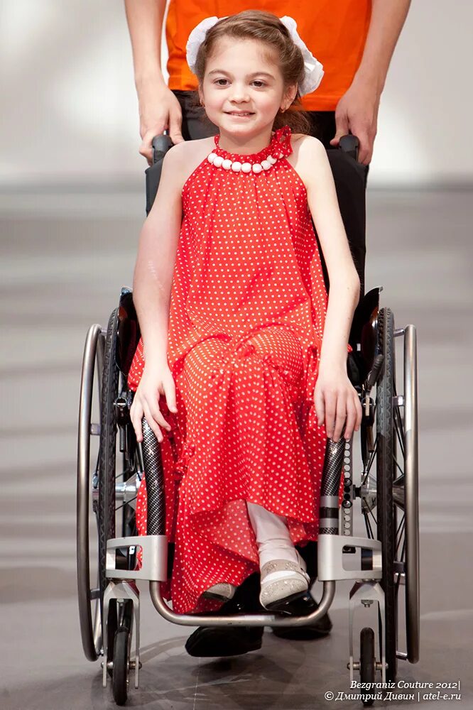 Дети с ДЦП. Девочка инвалид. Одежда для детей инвалидов. Одежда для людей с ограниченными возможностями. Инвалид детства дцп