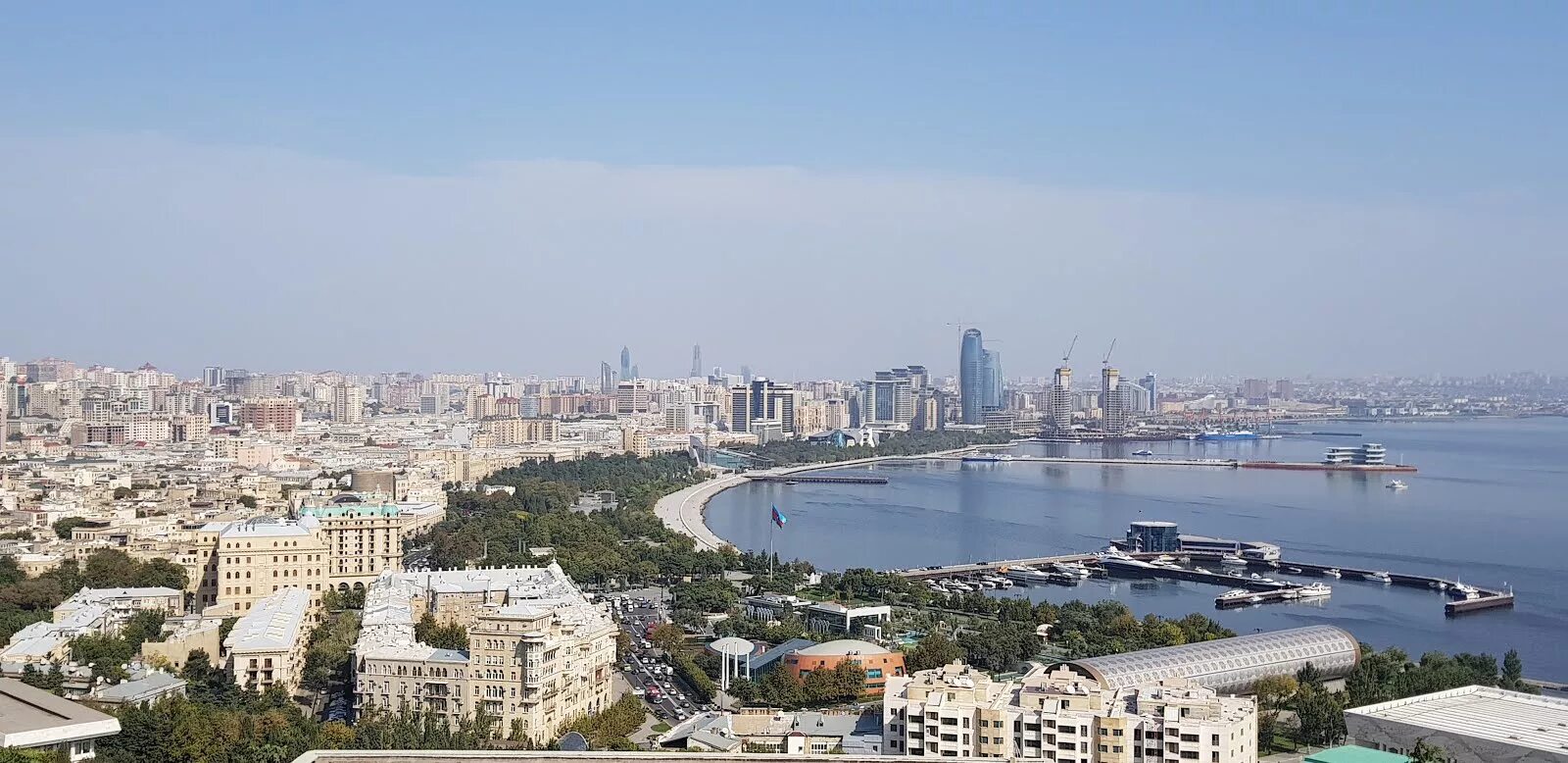 Golden coast в баку. Баку набережная. Баку каспий. Каспийское море баку. Баку вид на море.
