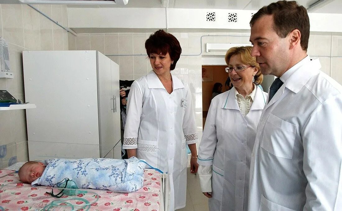 Посвященные в таинство появления новой жизни