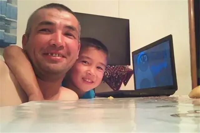 Маковой с сыном. Ирина мак и сын. Мама и сын картина. Сына мак. Фотосессия в маках.