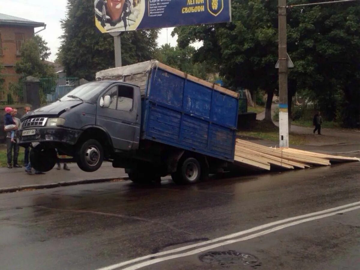 Газель загружена. Газель некст перегруз. груженая газель некст. газель 3302 груженный. газель перегруз рама.