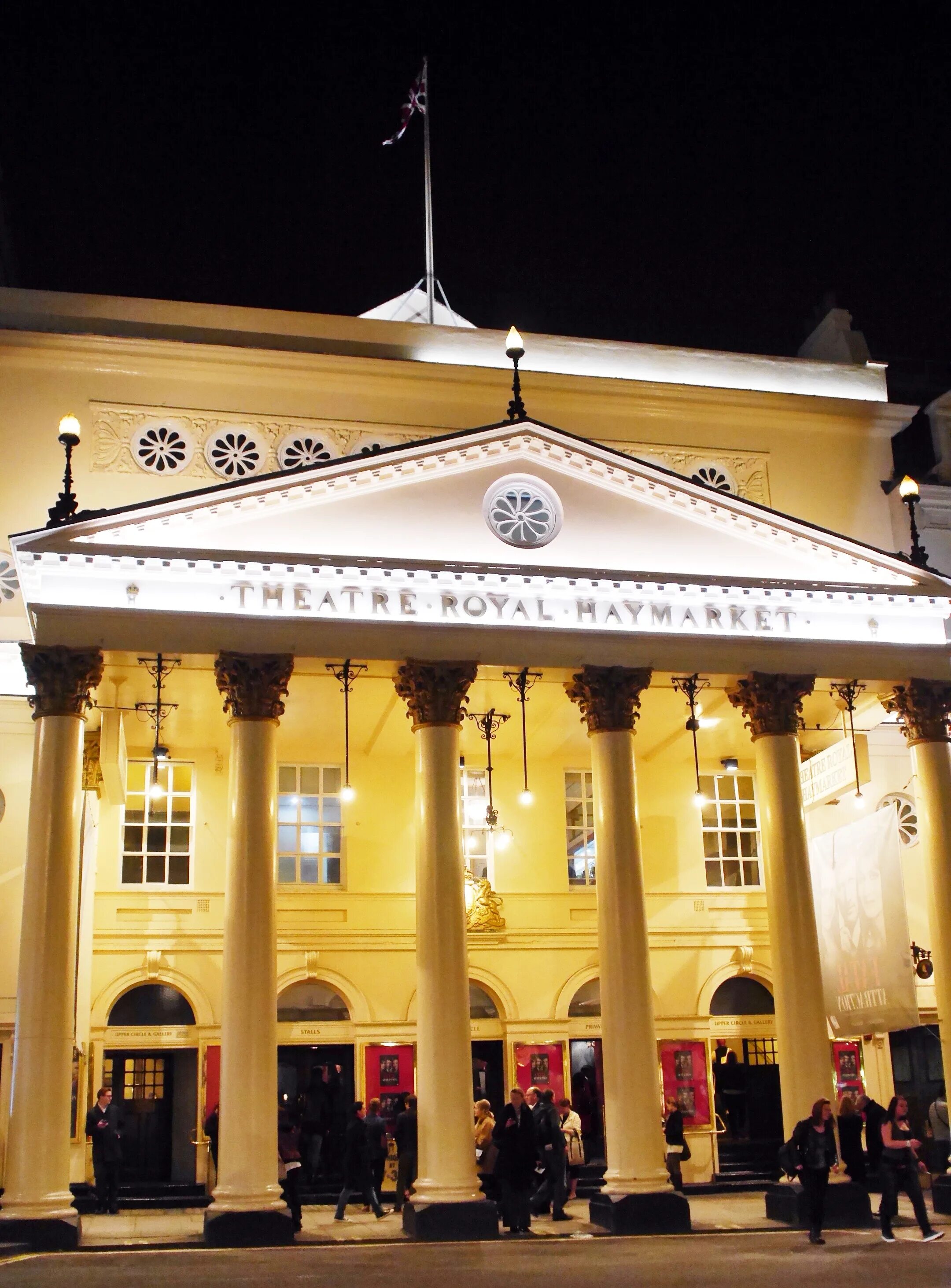 Джон Нэш. Theatre Royal Haymarket, Лондон. Royal Haymarket театр. Королевский театр в Копенгагене.
