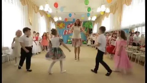 Танец воспитателей на выпускном в детском