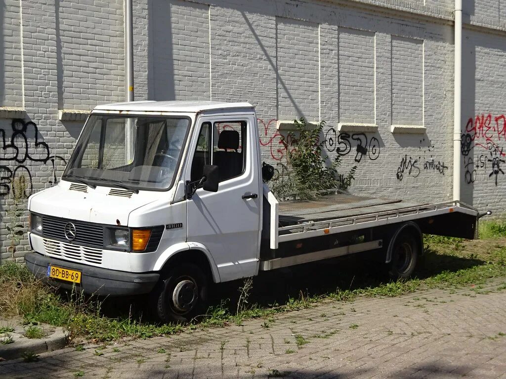 Купить мерседес 410. Mercedes-Benz 410d. Mercedes 410d. Мерседес Бенц 410. Mercedes-Benz TN 410d.