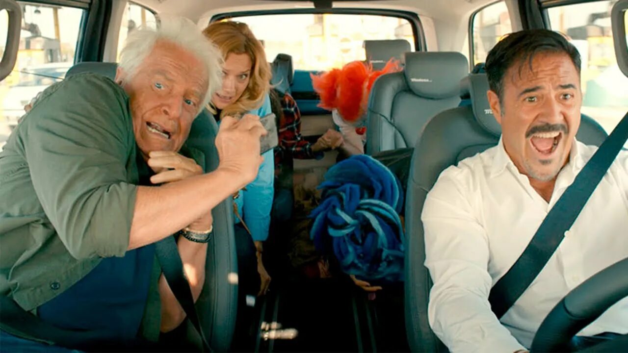 На чем катается дед мороз. Дедушка куда мы едем. На чем передвигается дед мороз. Куда едет дед. Дедушка а куда мы едем к бабушке.