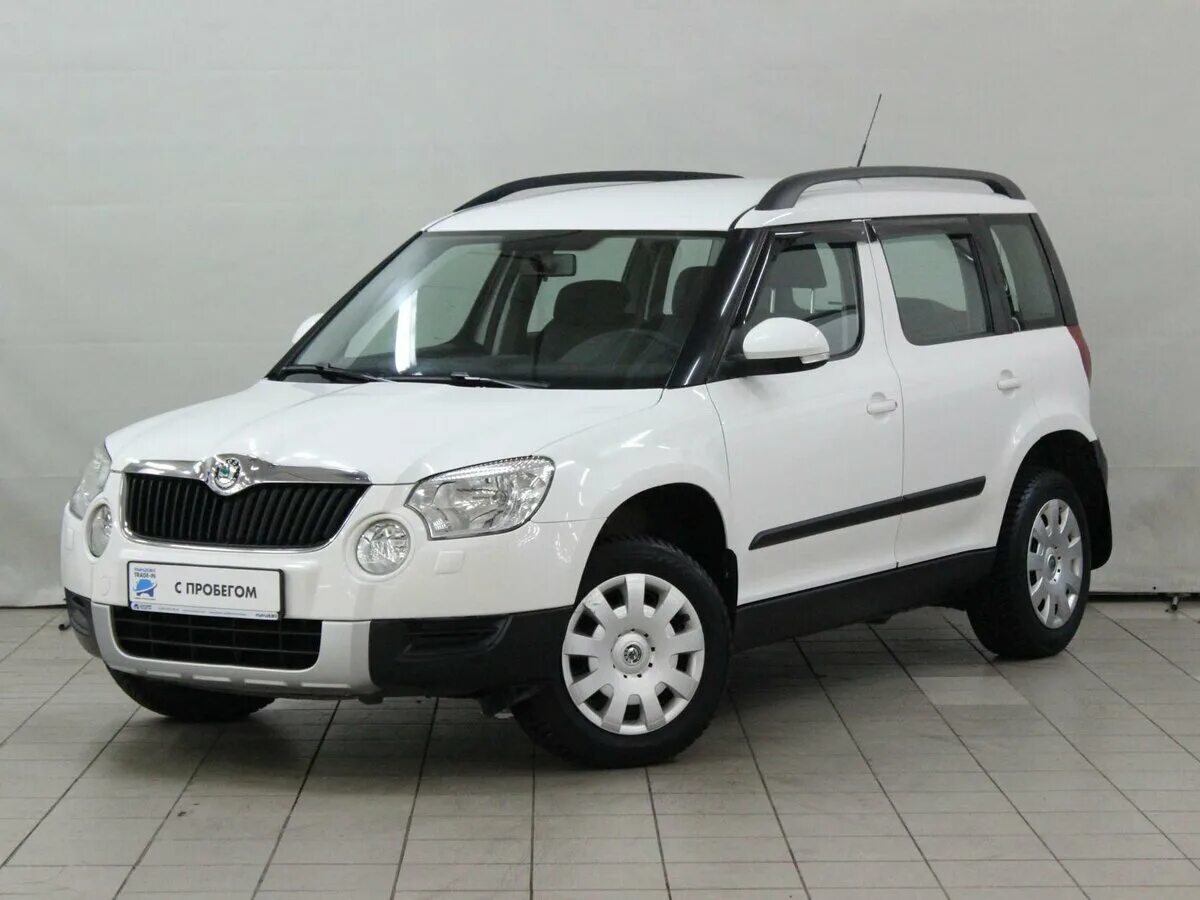 Машина шкода с пробегом купить. Шкода Йети белая. Skoda Yeti 2011. Йети Шкода белый цвет. Skoda Yeti, 2012 год.